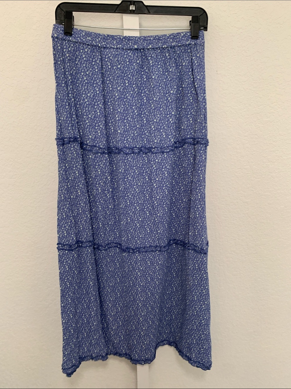Vintage bill blass Blue Printed Tiered Maxi Skirt with Elastic Waist - Picture 5 of 7